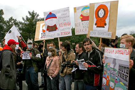 Митинги в поддержку 2х2 прошли в Москве и в Питере