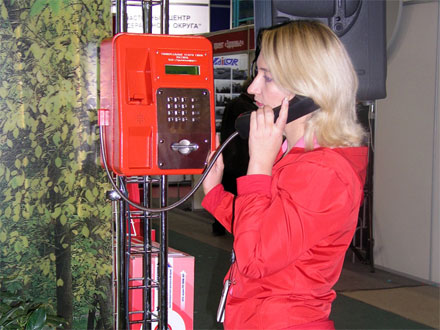 Россия: Падение телеком-доходов зафиксировано лишь в сегменте таксофонов и дальней связи