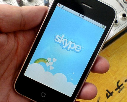 Благодаря Skype 2.0 владельцы iPhone получили  возможность звонить по 3G