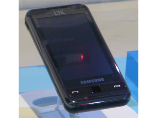 Samsung R900 станет первым LTE-телефоном=