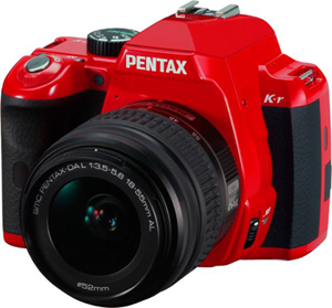 Pentax показала недорогой зеркальный фотоаппарат в цветном корпусе=