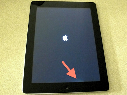 Пятна подсветки на краю экрана - наиболее распространенный дефект в iPad 2