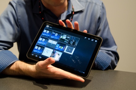 Планшет Motorola Xoom продается хуже iPad из-за высокой стоимости