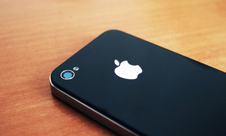 iPhone 4 стал самым раскупаемым портативным игровым устройством 