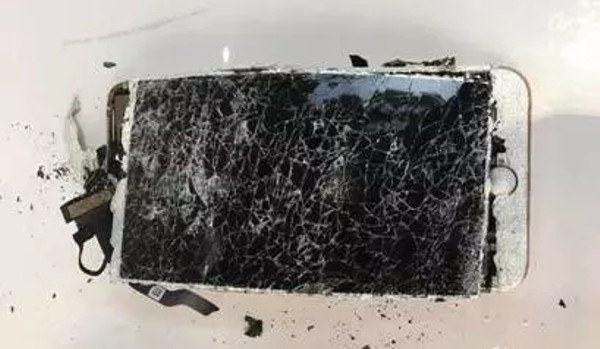 Результат взрыва смартфона iPhone 7 Plus