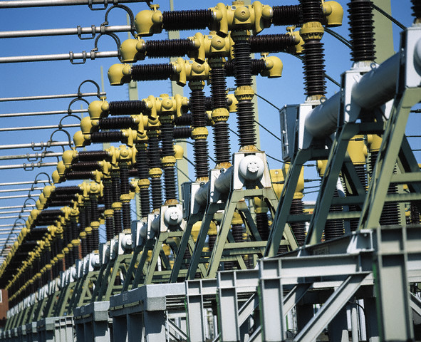 Реформы в электроэнергетике держат рынок ИБ в напряжении