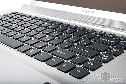 Клавиатура SONY VAYO VGN-FW11ZRU очень похожа на аналогичную в ноутбуках компании Apple