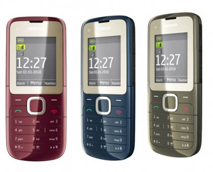 Nokia выпустила на рынок два телефона с годичной задержкой