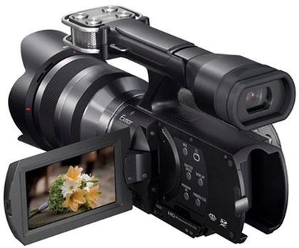 Sony представила 16-мегапиксельную видеокамеру со сменой оптикой Handycam NEX-VG20E