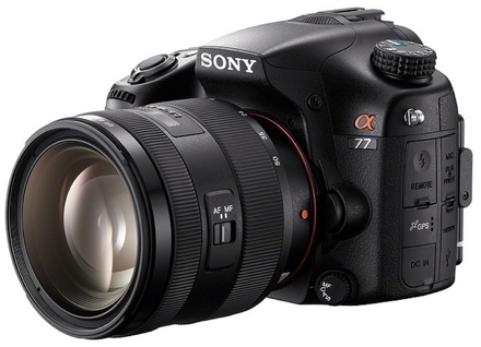 На фото: Sony SLT-A77, текущая флагманская модель