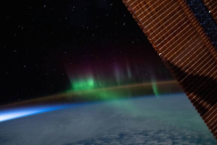 Северное сияние, снятое с борта МКС над Индийским океаном во время пролета между Австралией и Антарктидой.
