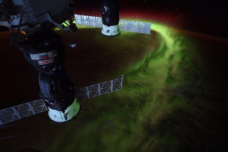 Полярное сияние из космоса.

Снимок астронавта NASA Кристины Кох.
