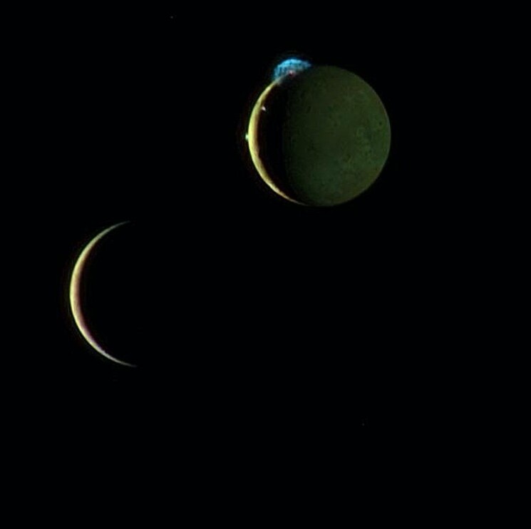 Спутники Юпитера: Европа и Ио.
