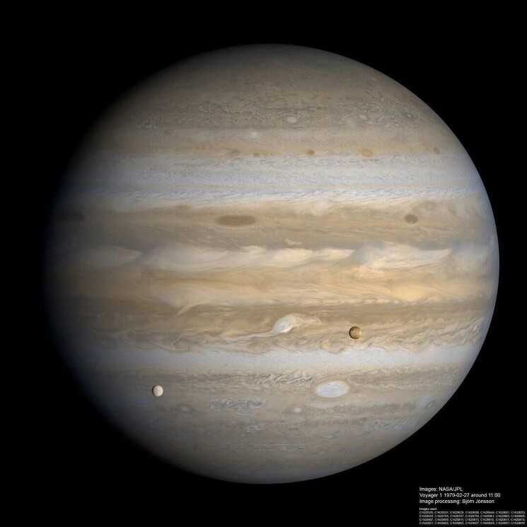 Двойной транзит лун Юпитера Ио и Европы.
Снимок аппарата "Voyager 1" 27 февраля 1979 года
