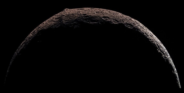 Горный хребет, опоясывающий спутник Сатурна Япет. Хребет тянется на расстояние 1300 километров, его ширина достигает 20 километров, а высота 13. Существует необычное предположение, что этот хребет был образован в результате падения колец на спутник.
