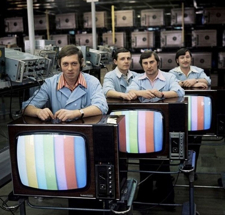 На заводе цветных телевизоров, 1970–е годы, СССР
