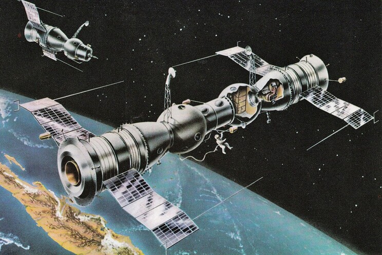 16 января 1969 года состоялась первая в мире стыковка двух пилотируемых космических кораблей союз 4 и союз 5.
