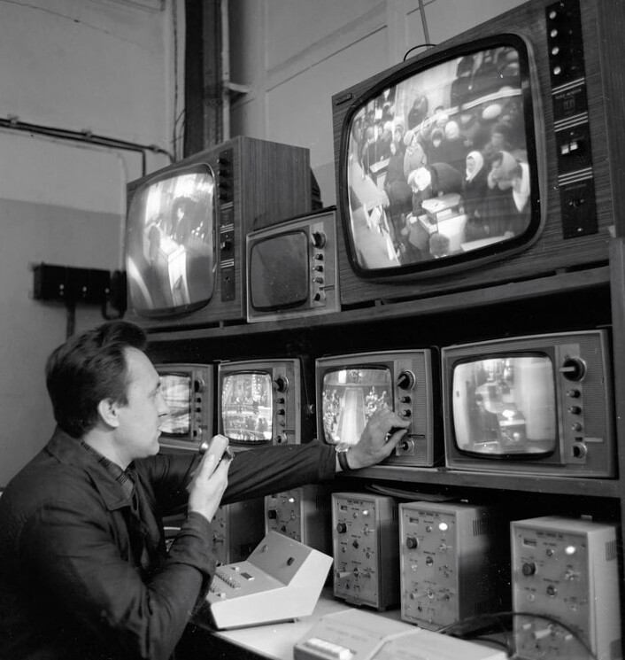 Пост видеонаблюдения и оповещения в ГУМе, Москва, СССР, 1970 год
