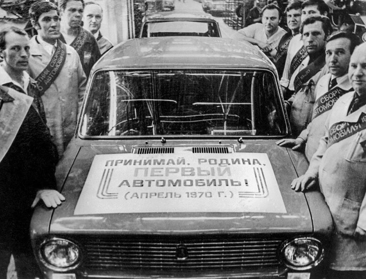 ВАЗ-2101 ("Копейка"). Первые шесть автомобилей ВАЗ-2101 были собраны 19 апреля 1970 года
