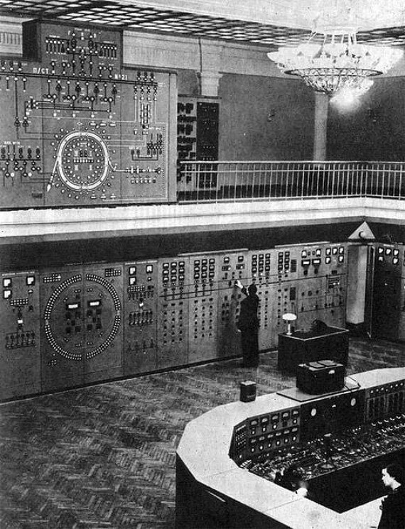 Советский суперкомпьютер, использовавшийся для управления Синхрофазотроном. Эксплуатировался до 2003 года.
