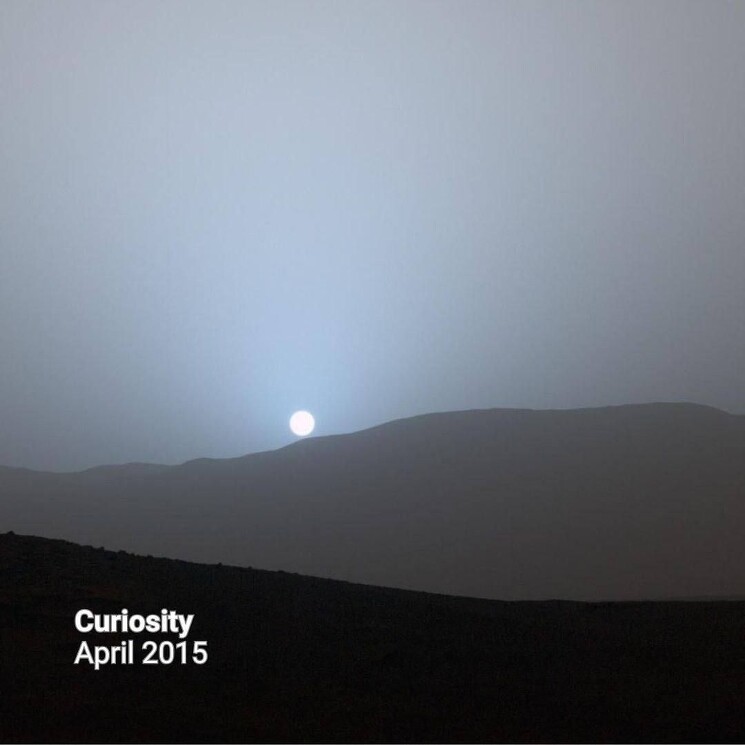 2015: Curiosity запечатлел марсианский закат с голубоватым оттенком;
