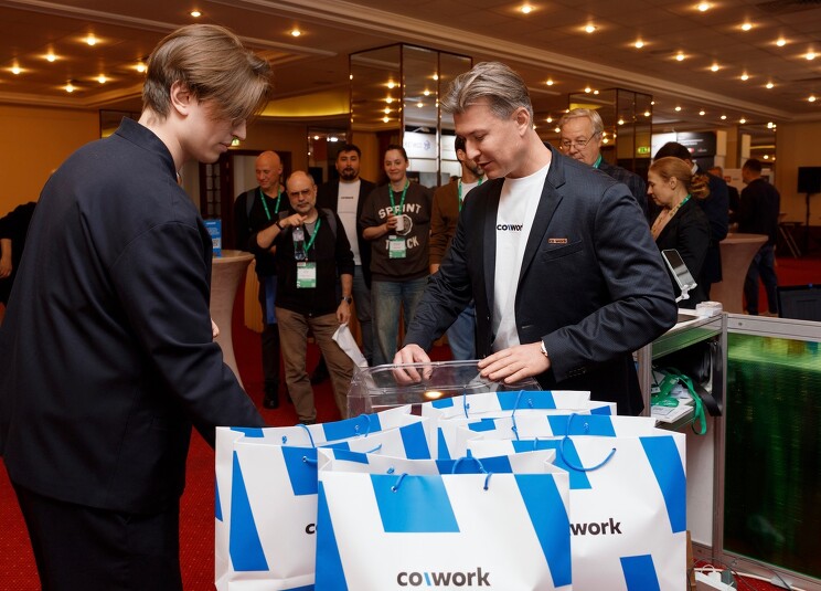 Стенд CoWork на CNews Forum 2025