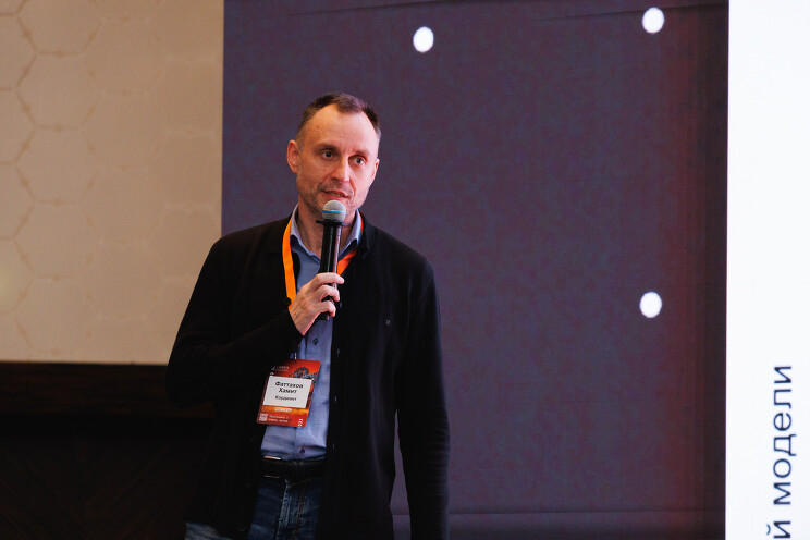 Хамит Фаттахов, руководитель программы развития бизнес-системы «Координат»: Конечная точка эволюции ИИ в бизнесе — кэптивная (автономная) компания, полностью самодостаточная организация без сотрудников