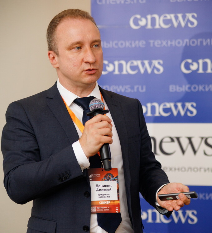 Алексей Денисов, заместитель директора центра компетенций «Цифровая экономика»: Мы совершенно бесплатно обучаем и программированию, и искусственному интеллекту, и работе с роботами