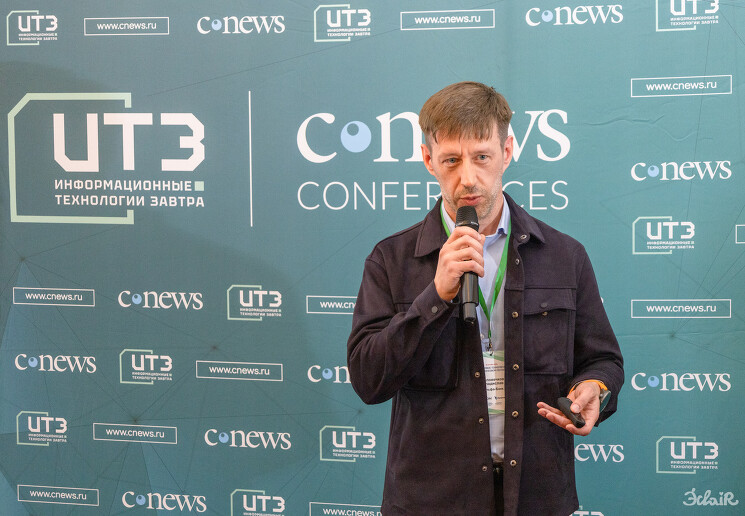 Владислав Человечков, руководитель по развитию технологий Smart Branch, ИТ лидер Департамента разработки цифровых сервисов «Альфа-Банка»: Банк полностью перешел от устаревшего вендорского решения Qmatic на собственное ядро СУО и 100% уникальный пользовательский интерфейс для клиентов и сотрудников, создаваемый с привлечением ИИ-копилотов
