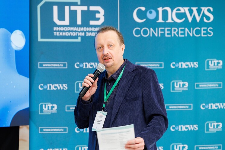 Андрей Коптелов, исполнительный директор Департамента корпоративной архитектуры Сбера, модератор конференции: Компании постепенно переходят от использования ИИ как точечного инструмента к созданию полноценной AI-Native организации