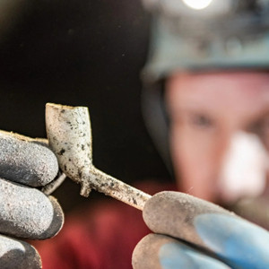 Спелеологи нашли капсулу времени в старой шахте