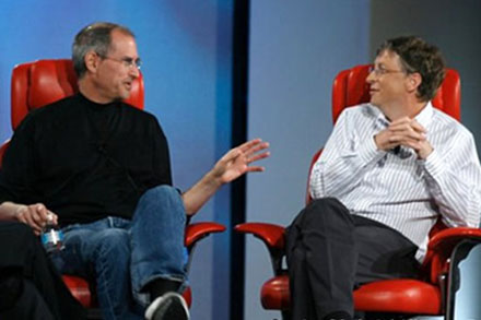 Стив Джобс вновь издевается над компанией Билла Гейтса