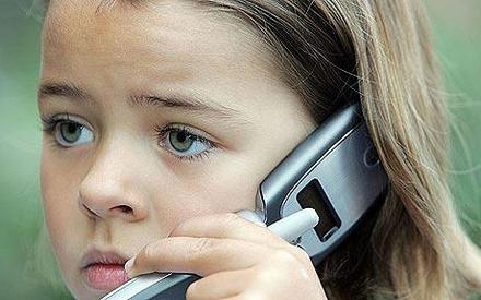 Франция решила защитить подрастающее поколение от излучения сотовых телефонов