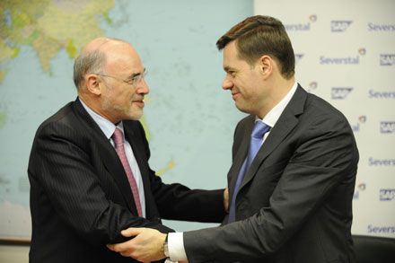 Лео Апотекер и Алексей Мордашов (слева направо) на объявлении о сделке