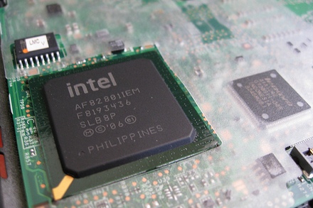 С интегрированными решениями у Intel пока выходит лучше