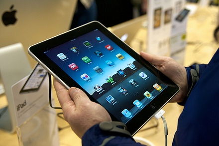 Apple iPad раскупают быстрее, чем iPhone
