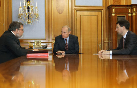 Владимир Путин на встрече с Игорем Артемьевым и Игорем Щеголевым объявил, что сотовые операторы большой тройки в несколько раз снизят стоимость роуминга в странах СНГ