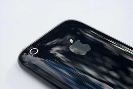 Пользователи недовольны тем, что из-за четвертой версии прошивки iPhone 3G стало почти невозможно пользоваться