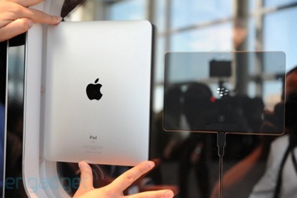 PlayBook в сравнении с 9,7-дюймовым Apple iPad