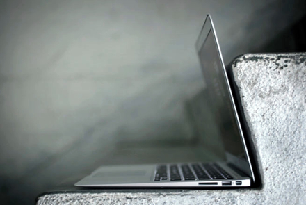 Apple запатентовала в США клиновидную форму ноутбука