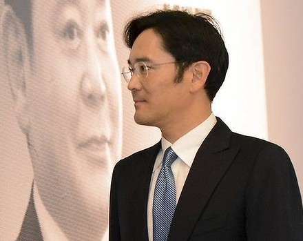  Ли-младший, которого южнокорейская пресса с присущей ей агрессивностью окрестила «кронпринцем Samsung», превращается в лицо компании 