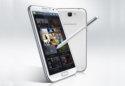 Galaxy Note II (на фото) является одним из наиболее успешных смартфонов Samsung