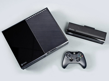 Xbox One с сенсором Kinect и беспроводным контроллером