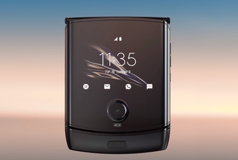 Первый взгляд на Motorola RAZR: культовая раскладушка с гибким экраном