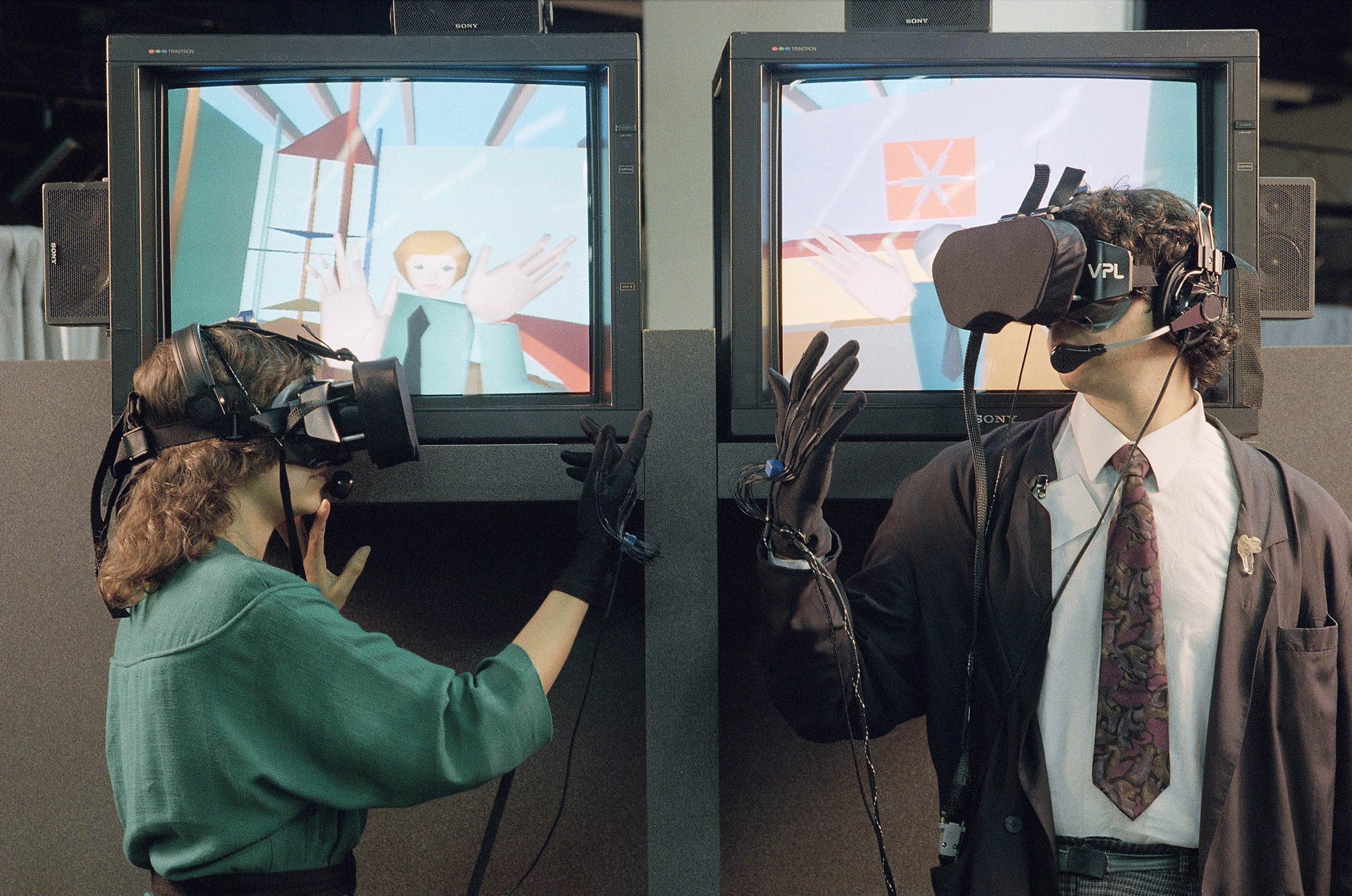 История создания технологий VR и AR.