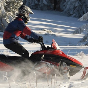 Зимний транспорт: лучшие электрические снегокаты для взрослых